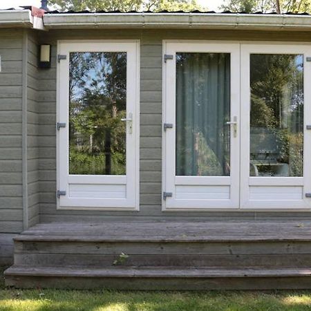 Een Chalet Met Prive Sauna En Tuin Villa Tzummarum Exterior photo